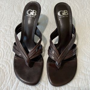 Gianni Bini brown leather thong heels. Size 7